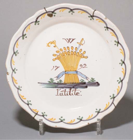 Assiette Ancienne Faïence De Nevers, Décor Révolutionnaire, XVIIIe Siècle