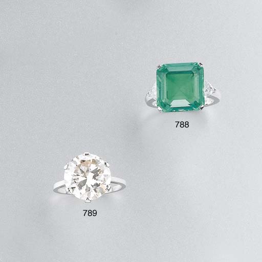 ANELLO IN PLATINO, SMERALDO E DIAMANTI, FIRMATO CARTIER