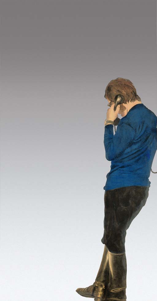 Uomo con gli stivali al telefono 
