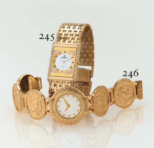 GIANNI VERSACE. A HEAVY 18K GOLD MEDALLION BRACELET WATCH