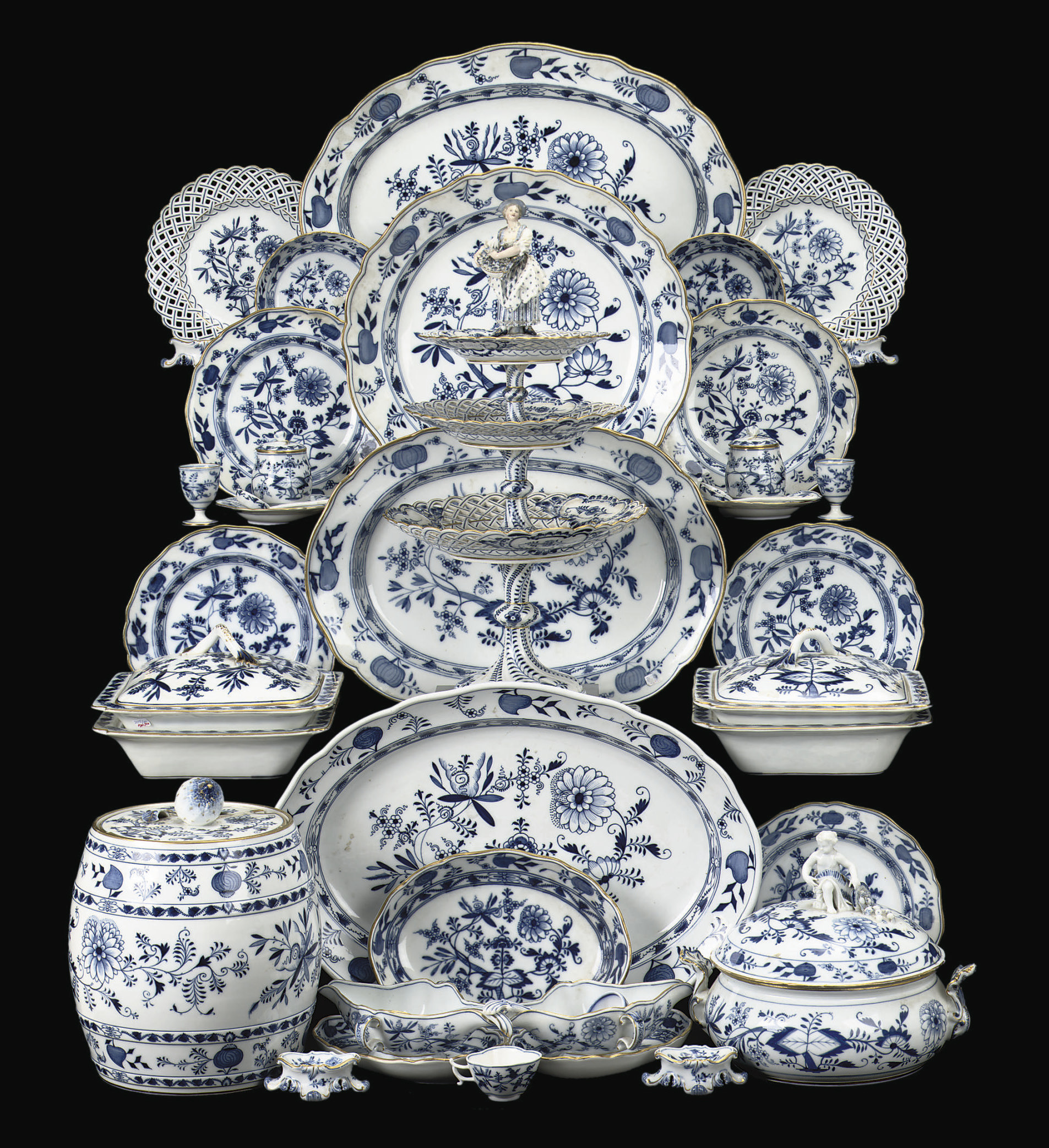AN ASSEMBLED MEISSEN BLUE AND WHITE ZWIEBELMUSTER DINNER SERVICE , LATE