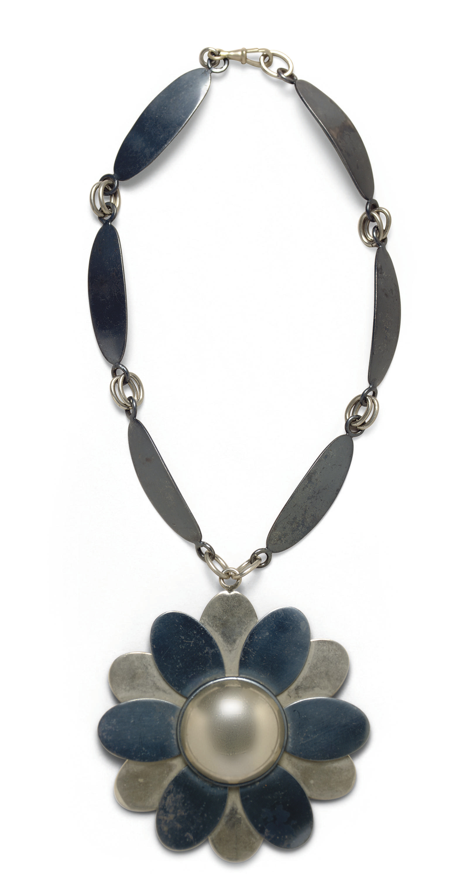 PIERRE CARDIN (B.1922) , A 'DAISY' NECKLACE Christie's
