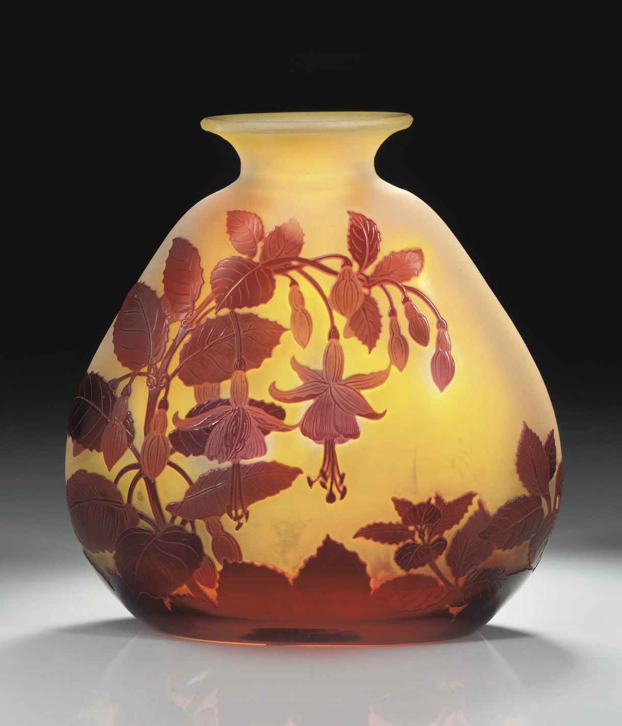 Download EMILE GALLÉ , FUCHSIA A CAMEO GLASS VASE, CIRCA 1900 | Christie's