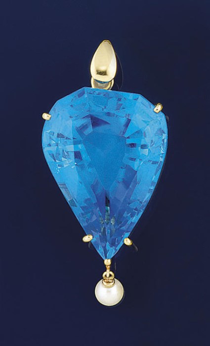 A BLUE TOPAZ AND CULTURED PEARL PENDANT