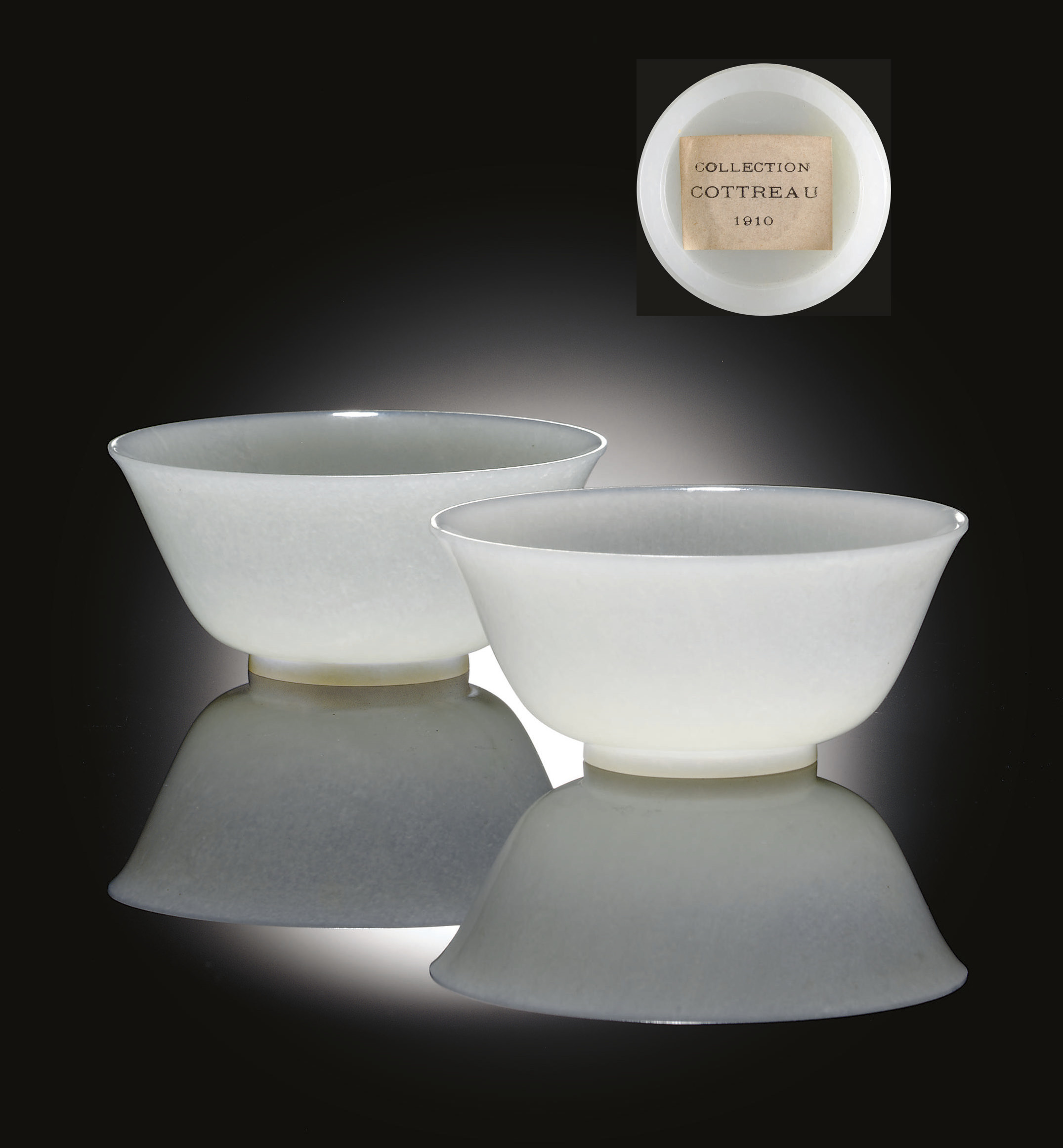 A PAIR OF SMALL GREEN JADEITE CYLINDRICAL CONTAINERS AND COVERS