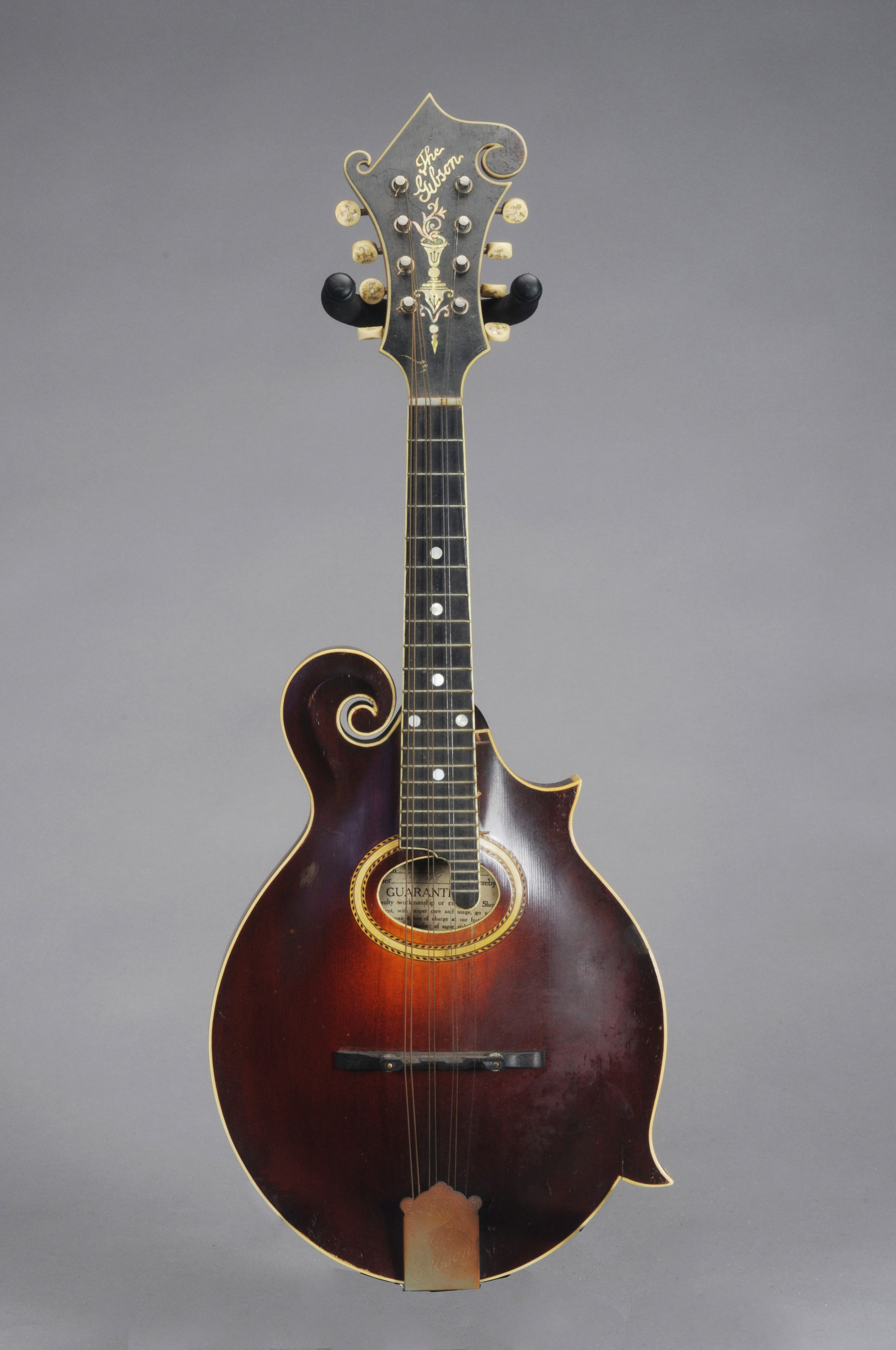 GIBSON MANDOLINGUITAR COMPANY