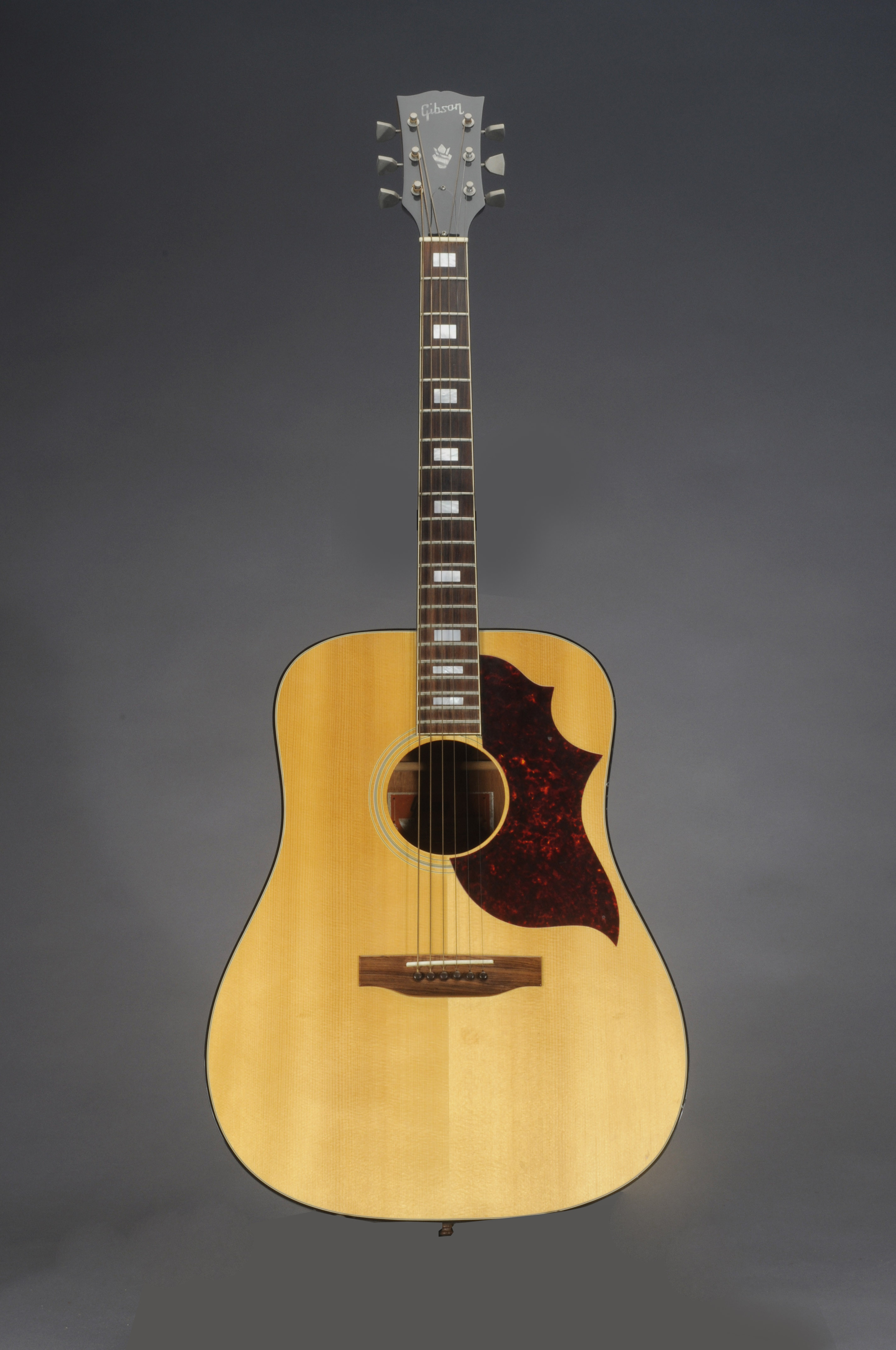 GIBSON INCORPORATED , A GUITAR, SJ DELUXE, KALAMAZOO, MI., 1973
