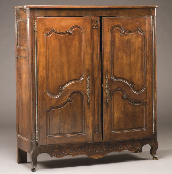 Armoire Basse Du Xviiieme Siecle