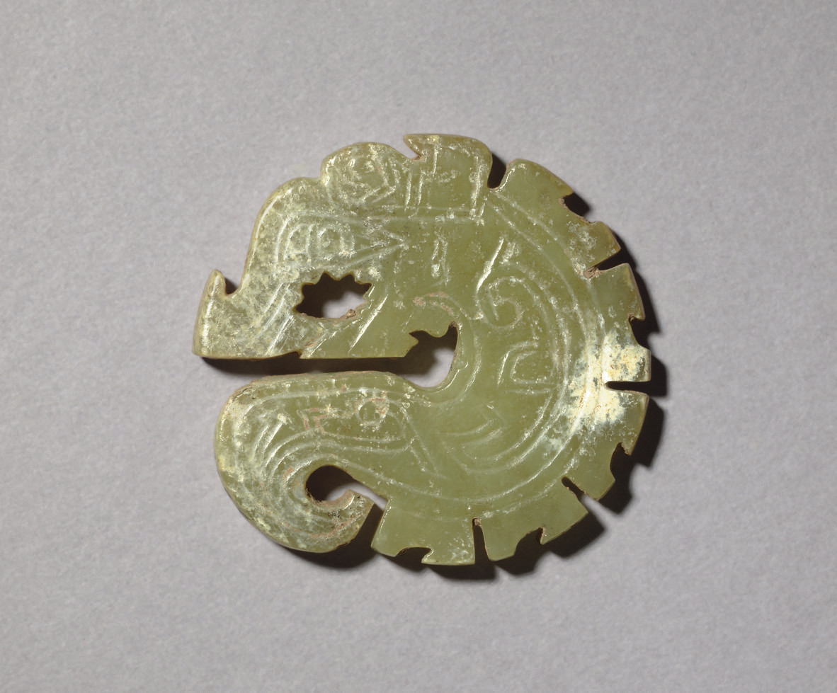 A RARE YELLOWISH OLIVEGREEN JADE DRAGON PENDANT , SHANG DYNASTY