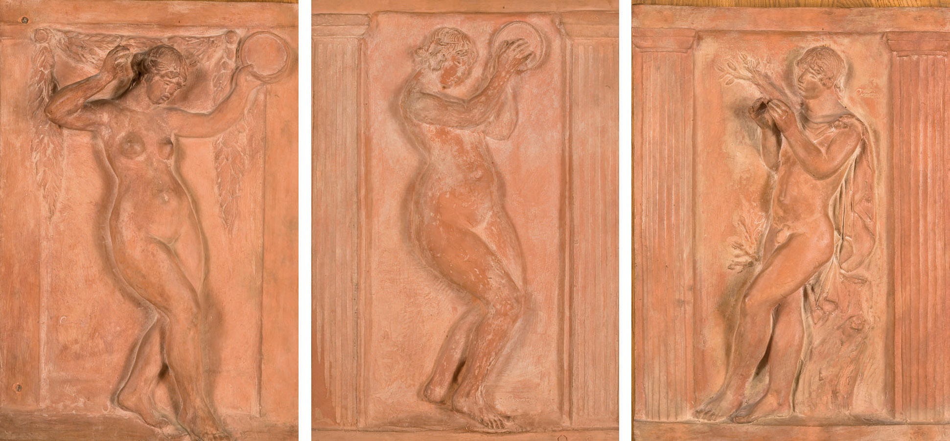 Trois haut-reliefs (1.'Danseuse aux bras levés'; 2.'Danseuse au tambourin II'; 3.'Joueur de flûteau')
