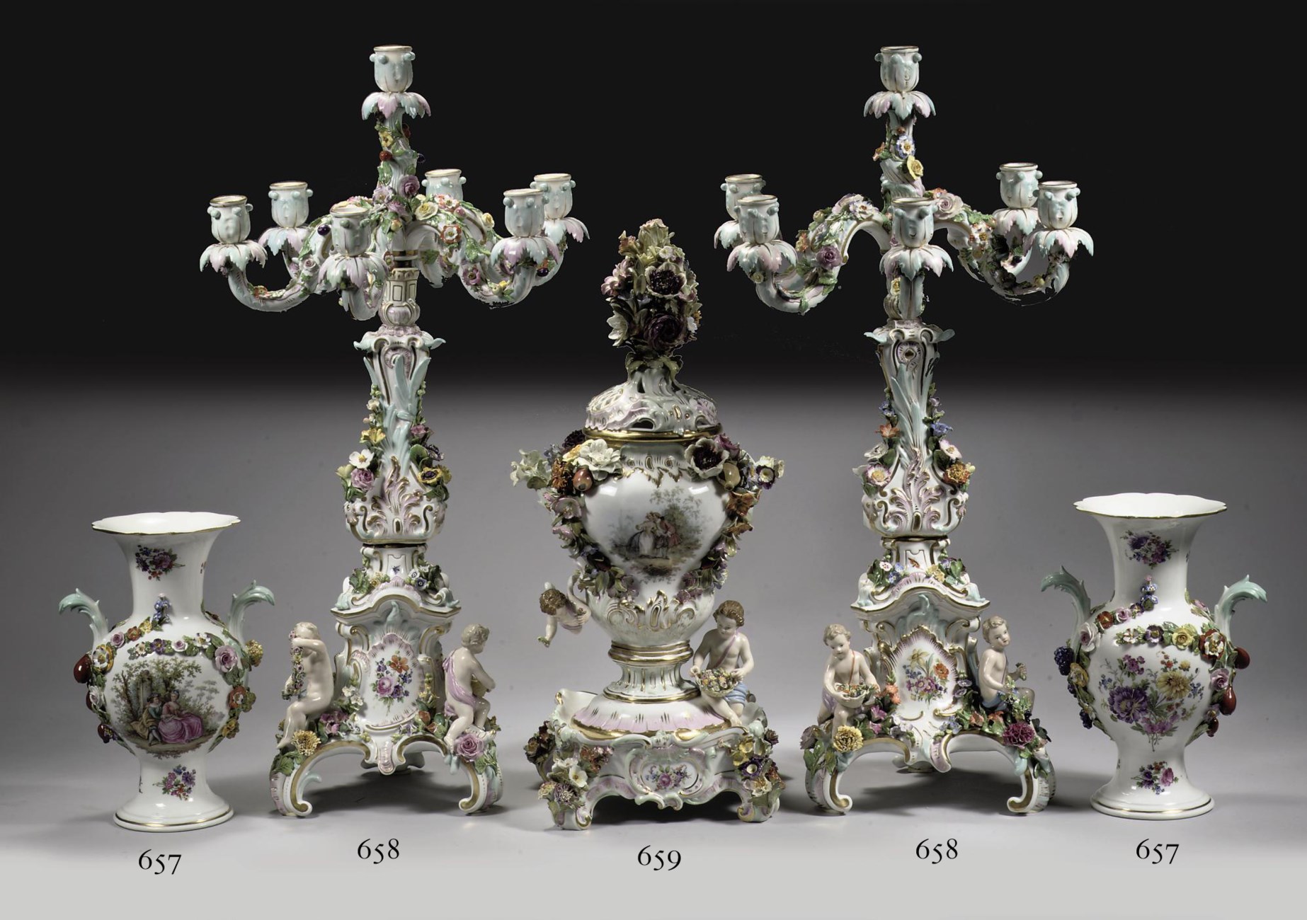 A Meissen potpourri vase, cover and stand , 20TH CENTURY, BLUE CROSSED