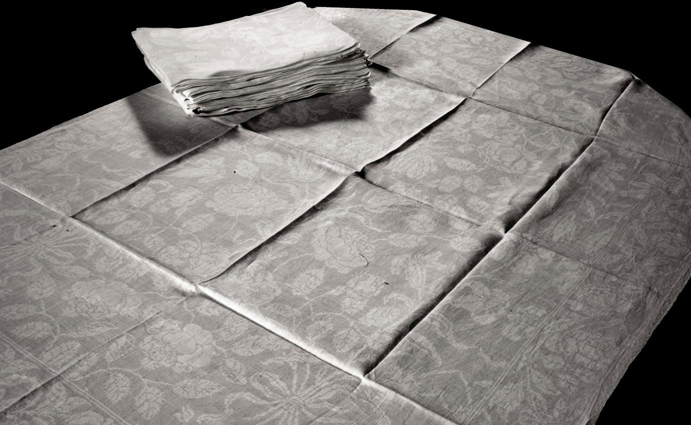 A SET OF TEN DAMASK LINEN NAPKINS , LATE 18TH CENTURY Christie's