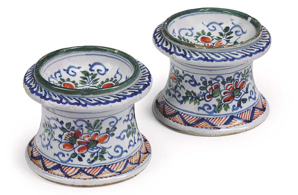 A PAIR OF LONDON DELFT POLYCHROME SALTS , CIRCA 1720, PROBABLY VAUXHALL