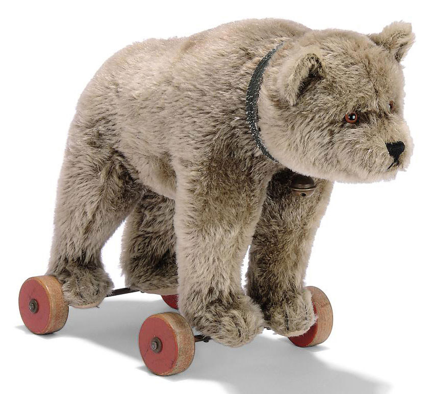Steiff bear on wheels top