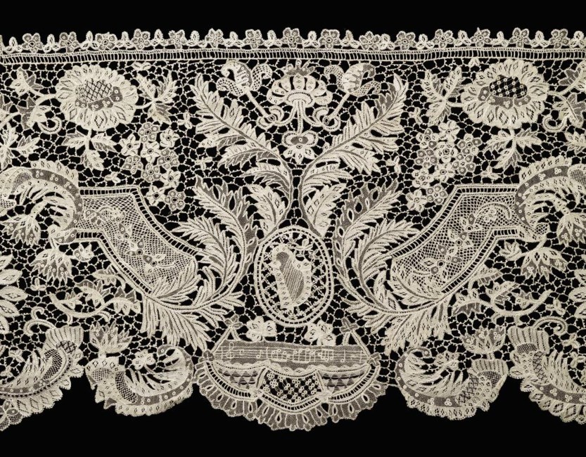 A LENGTH OF FINE YOUGHAL NEEDLEPOINT LACE , CIRCA 1860 Christie's