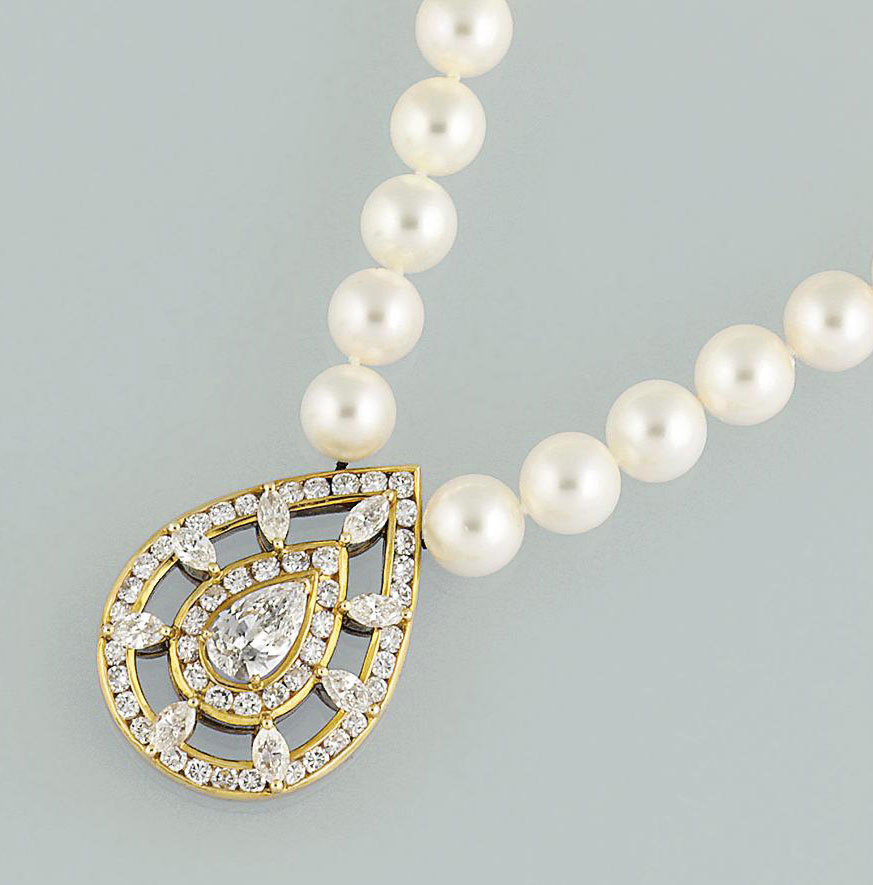 A diamond pendant and cultured pearl 