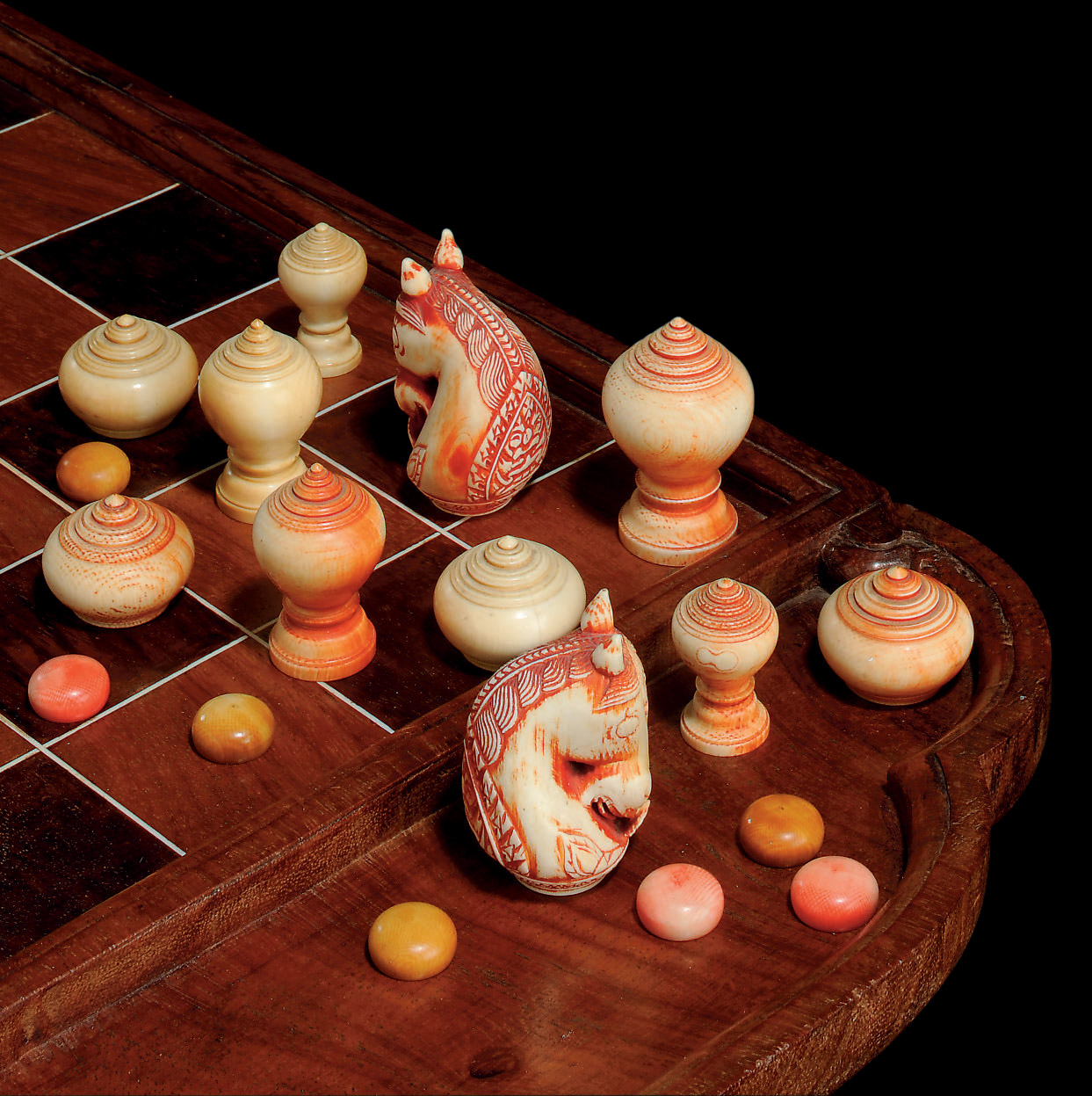 Jeu D'échecs Ancien En Bois - Cambodge, 18ème Siècle (pièces Rares)