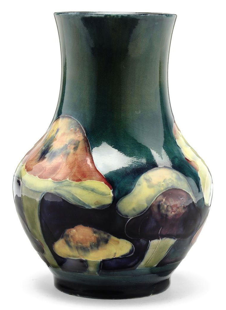 A MOORCROFT 'CLAREMONT' PATTERN VASE , CIRCA 1915 | Christie's