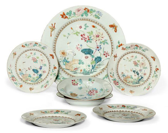 A GROUP OF CHINESE FAMILLE ROSE PORCELAIN DISHES A GROUP OF CHINESE FAMILLE ROSE PORCELAIN DISHES 