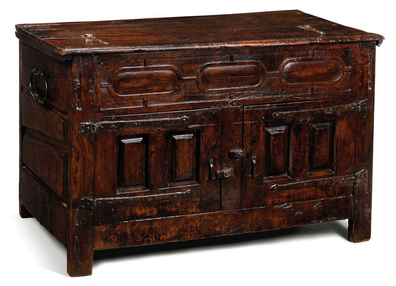 A Spanish Walnut Dresser 17th Century Dresser Furniture