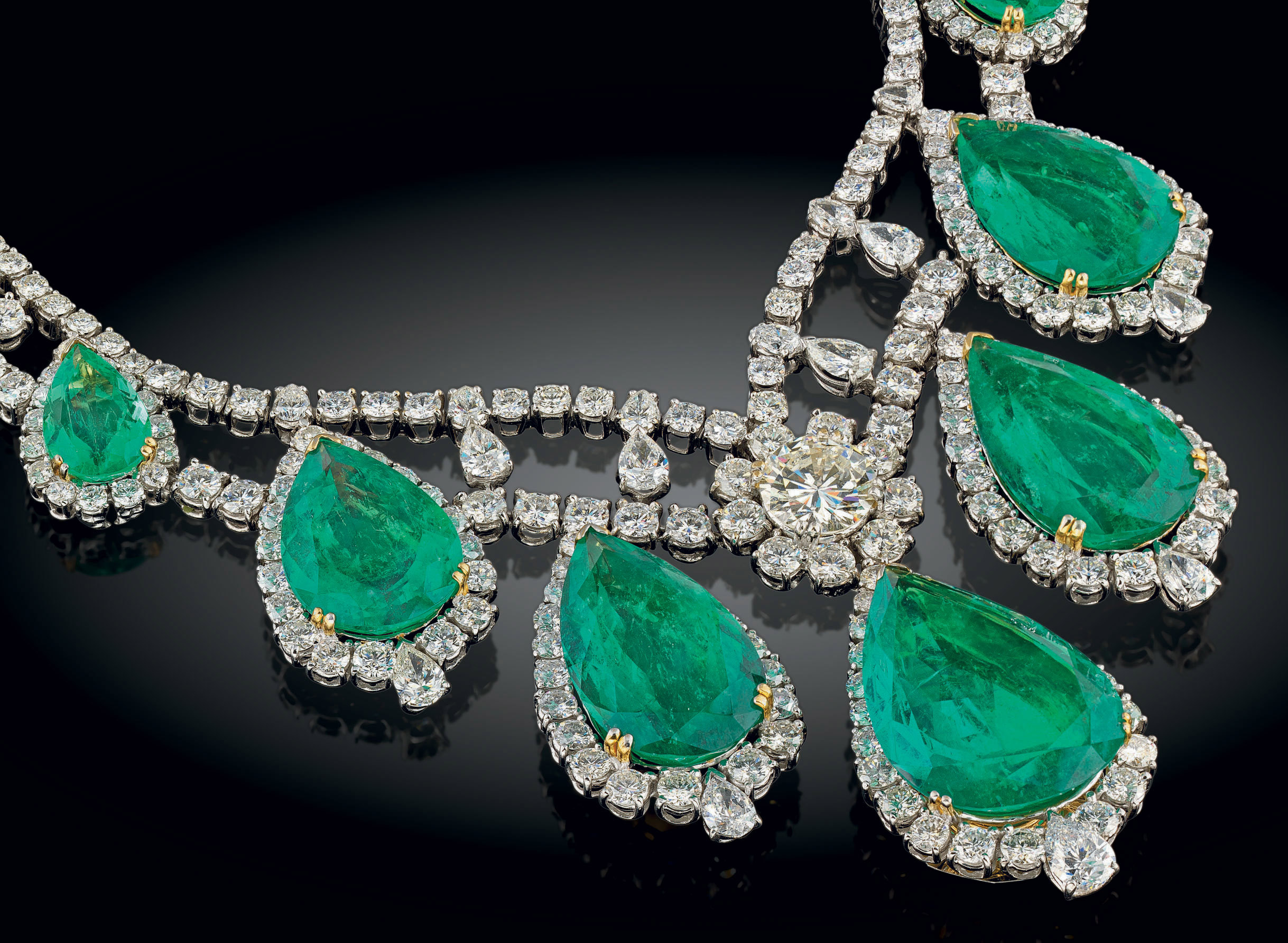 A MAGNIFICENT EMERALD AND DIAMOND NECKLACE, BY JAHAN | Christie's