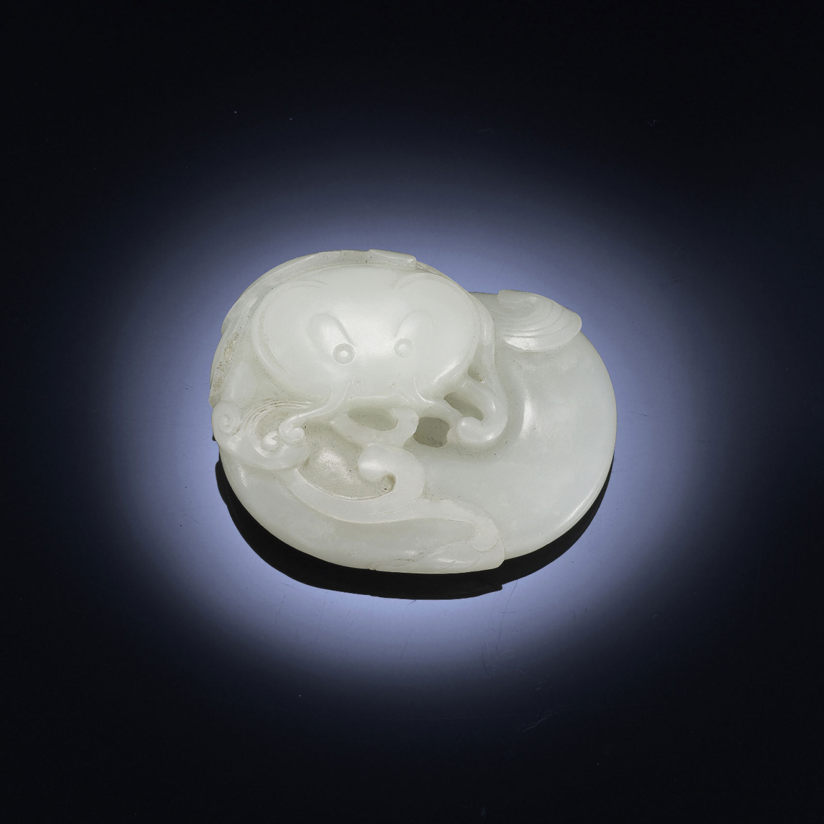 A MUTTON-FAT WHITE JADE SNUFF BOTTLE , QING DYNASTY, 19TH CENTURY