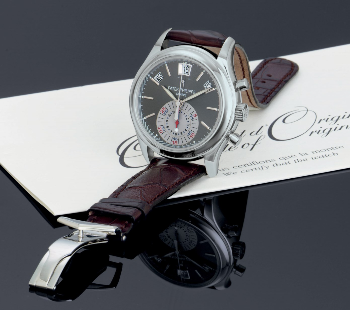 PATEK PHILIPPE. A FINE PLATINUM AUTOMATIC ANNUAL CALENDAR FLYBACK