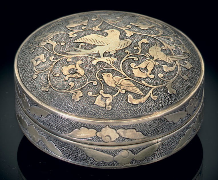 A SMALL PARCEL-GILT SILVER BOX AND COVER , TANG DYNASTY (618-907 ...