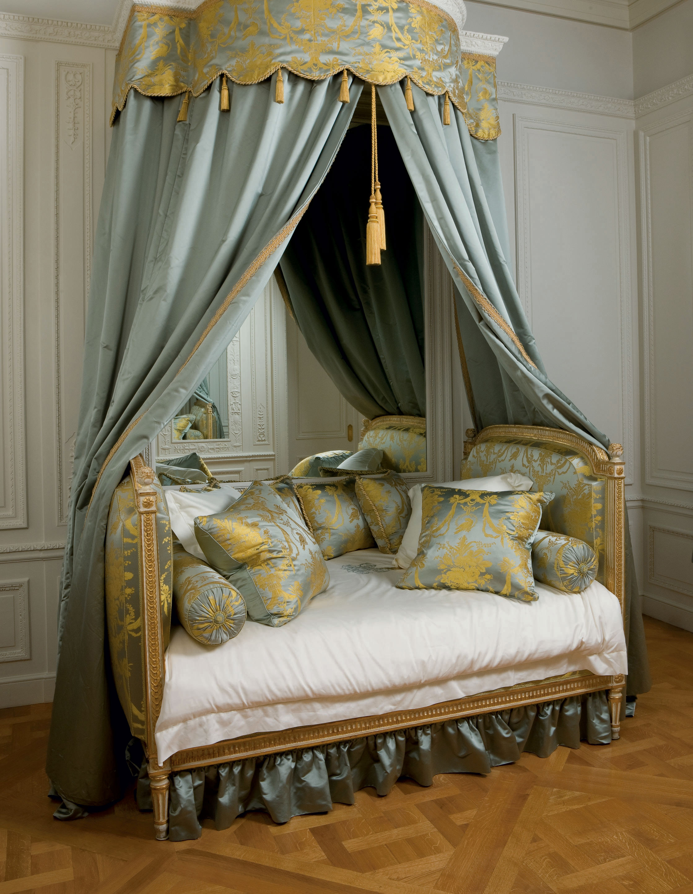 A LOUIS XVI GREY AND WHITE-PAINTED AND PARCEL-GILT BED (LIT EN ALCOVE ...
