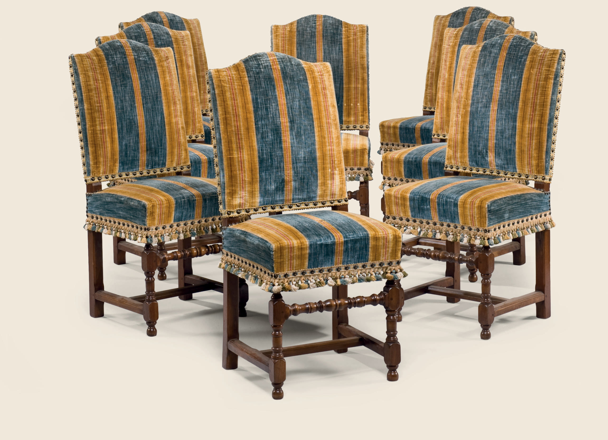 SUITE DE HUIT CHAISES DE STYLE LOUIS XIII , TRAVAIL DU DEBUT DU XXEME