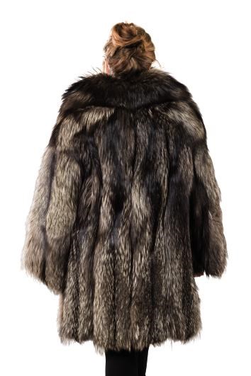 UN MANTEAU TROIS  QUART  Christie s