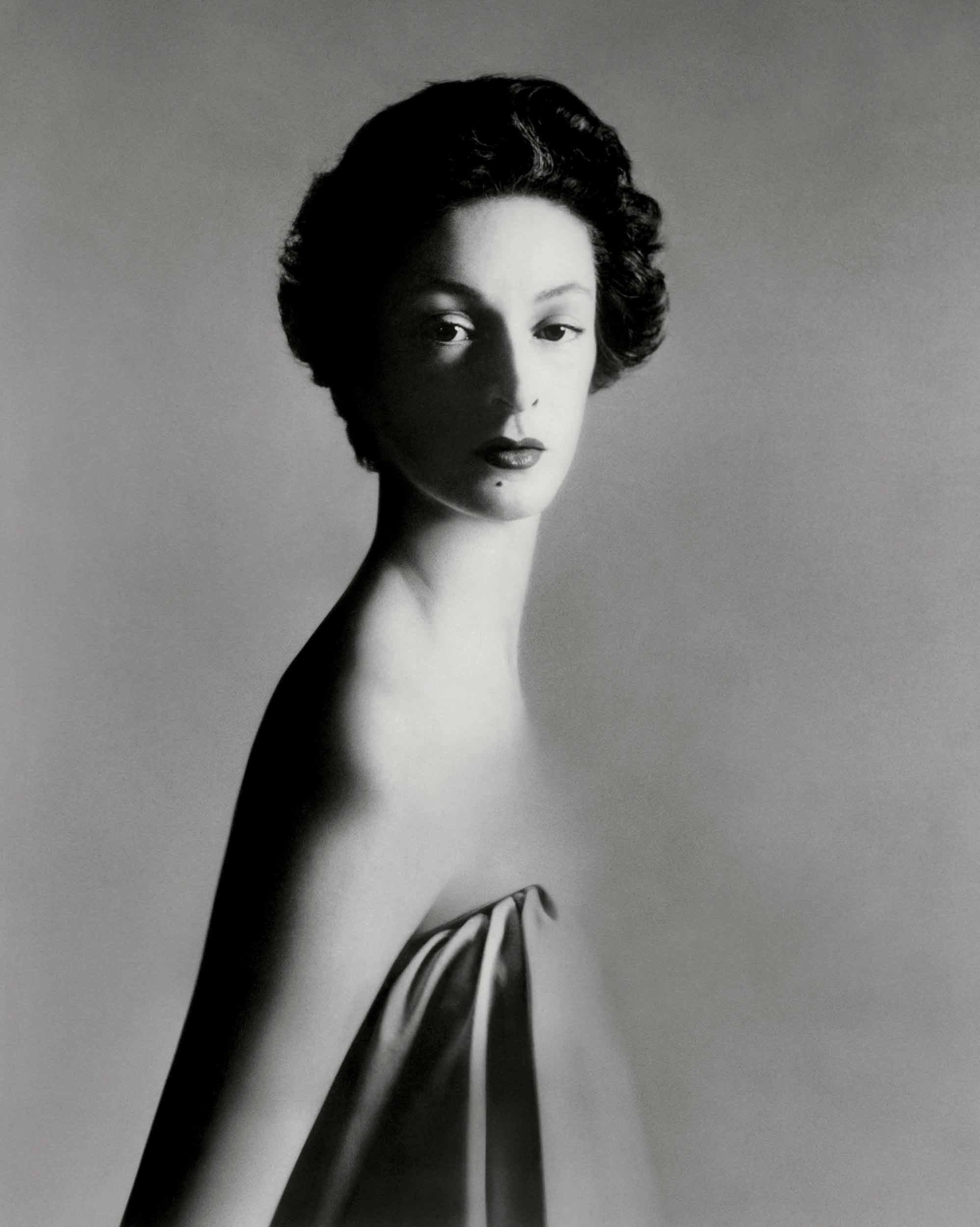 【Avedon: Women】 Richard Avedon RICHARD AVEDON (1923-2004) , Veruschka, Dress by Kimberly