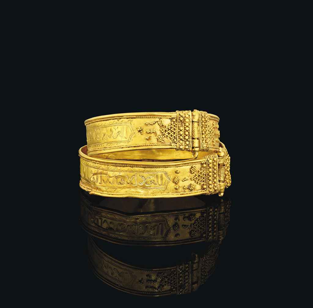A PAIR OF ENGRAVED GOLD BRACELETS , IRAN OR EGYPT, 10TH CENTURY