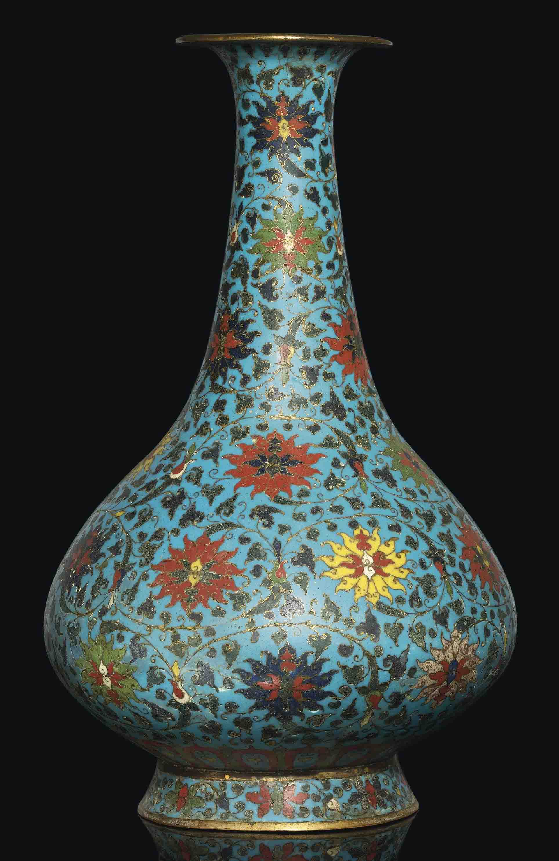 A LARGE CLOISONNÉ ENAMEL VASE , LATE MING DYNASTY, 17TH CENTURY