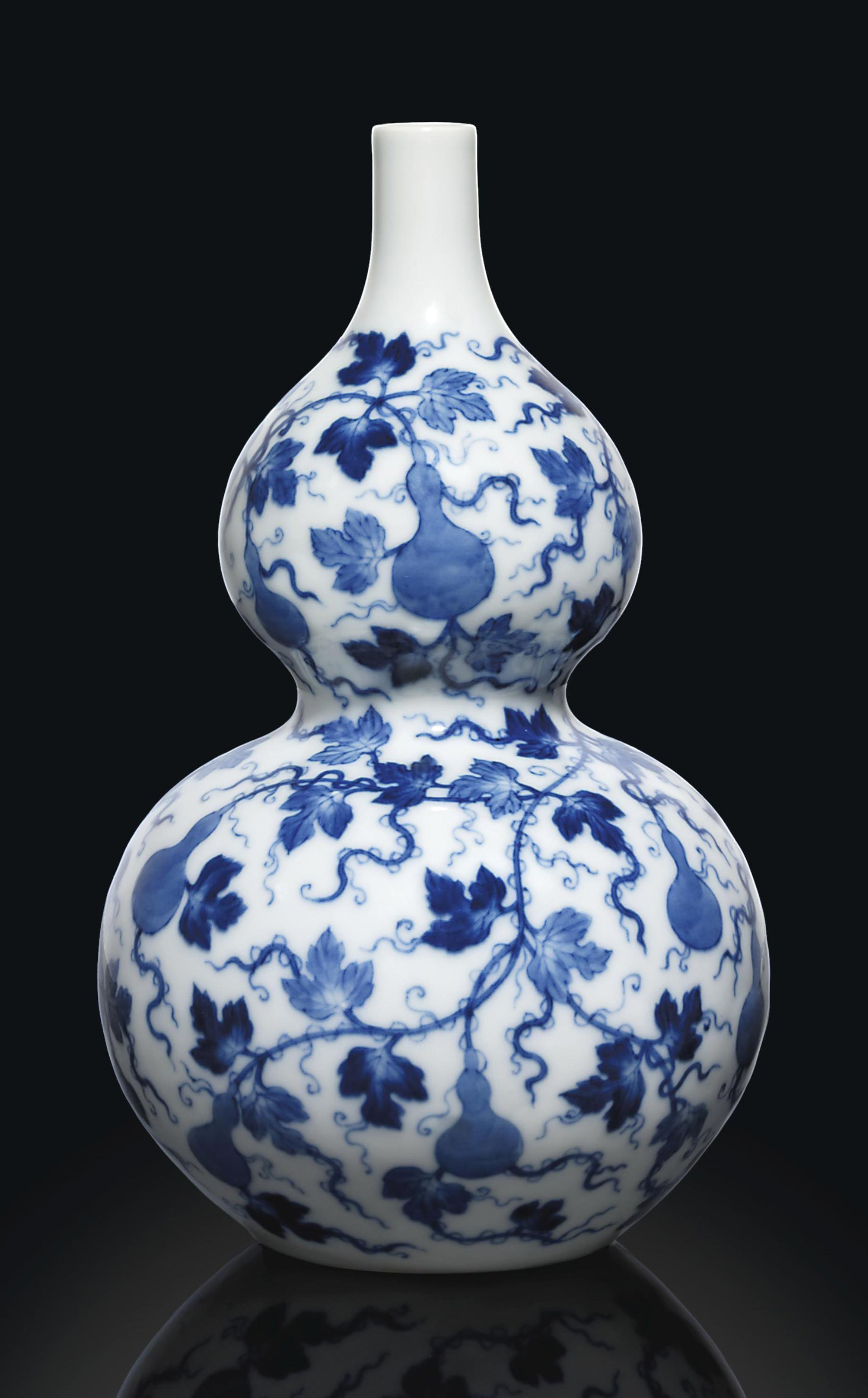A SMALL BLUE AND WHITE DOUBLEGOURD VASE , YONGZHENG PERIOD (17321735