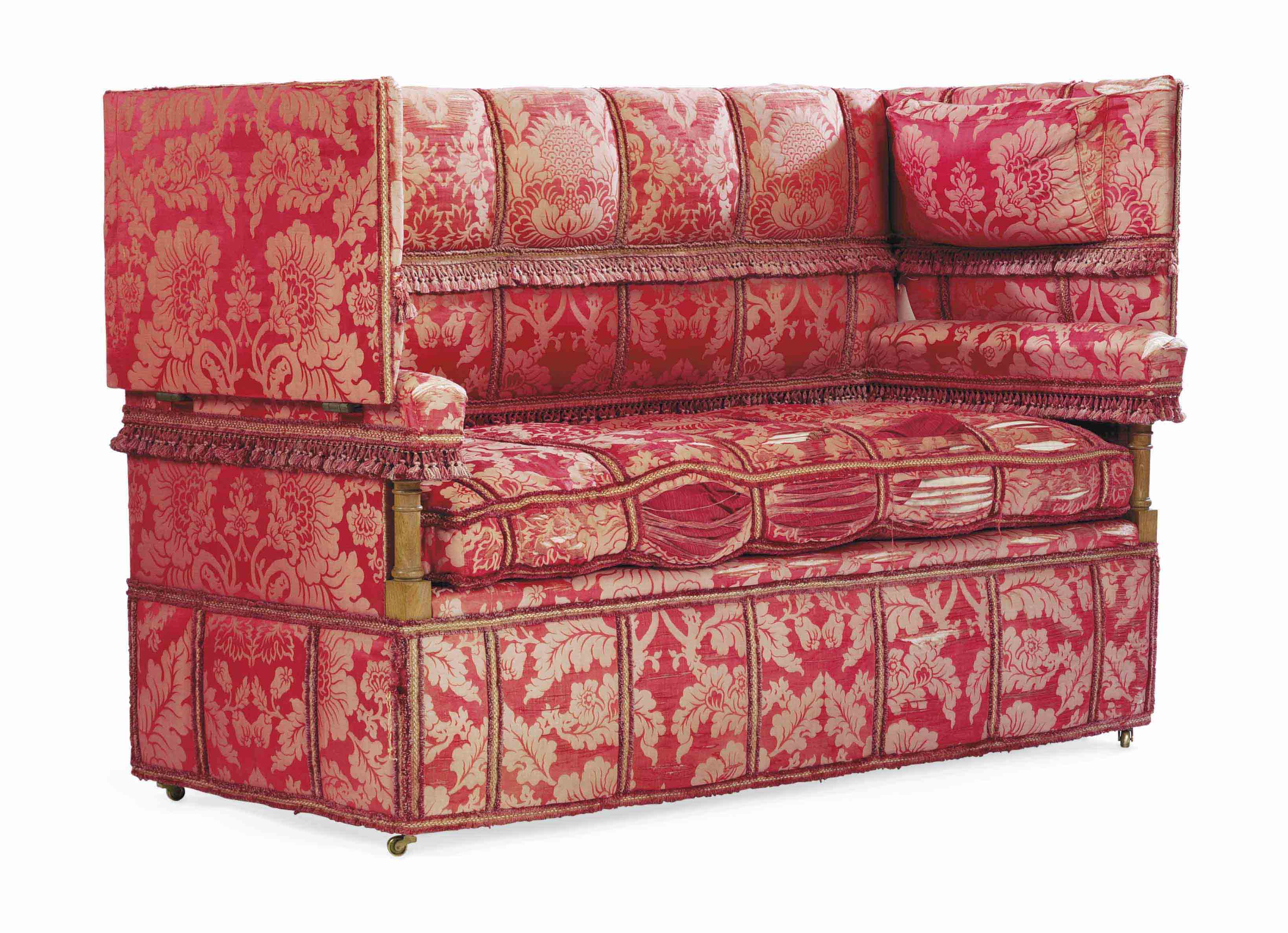 AN ENGLISH OAK 'KNOLE' SOFA , EARLY 20TH CENTURY, PROBABLY SUPPLIED BY