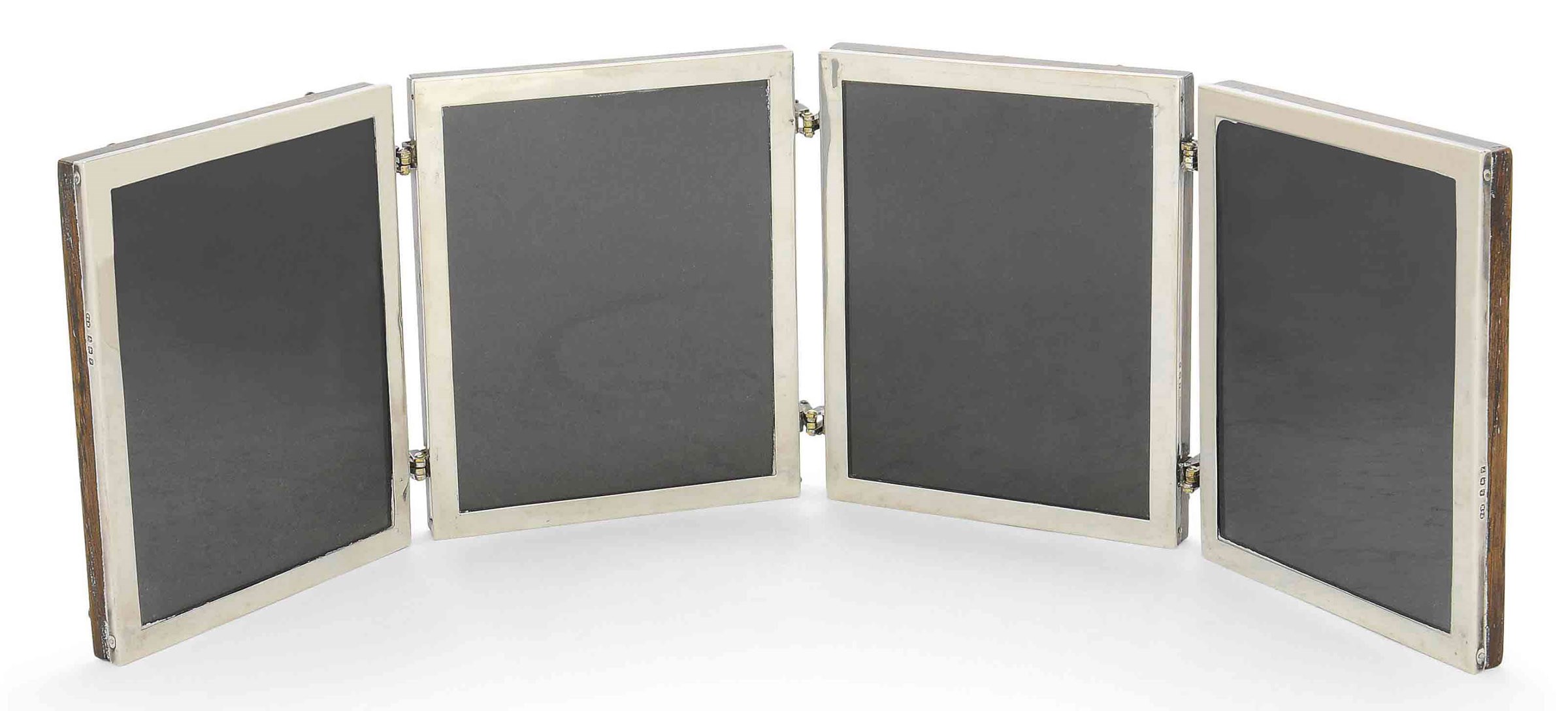 A SILVER CONCERTINA PHOTOGRAPH FRAME , MARK OF SANDERS & MACKENZIE