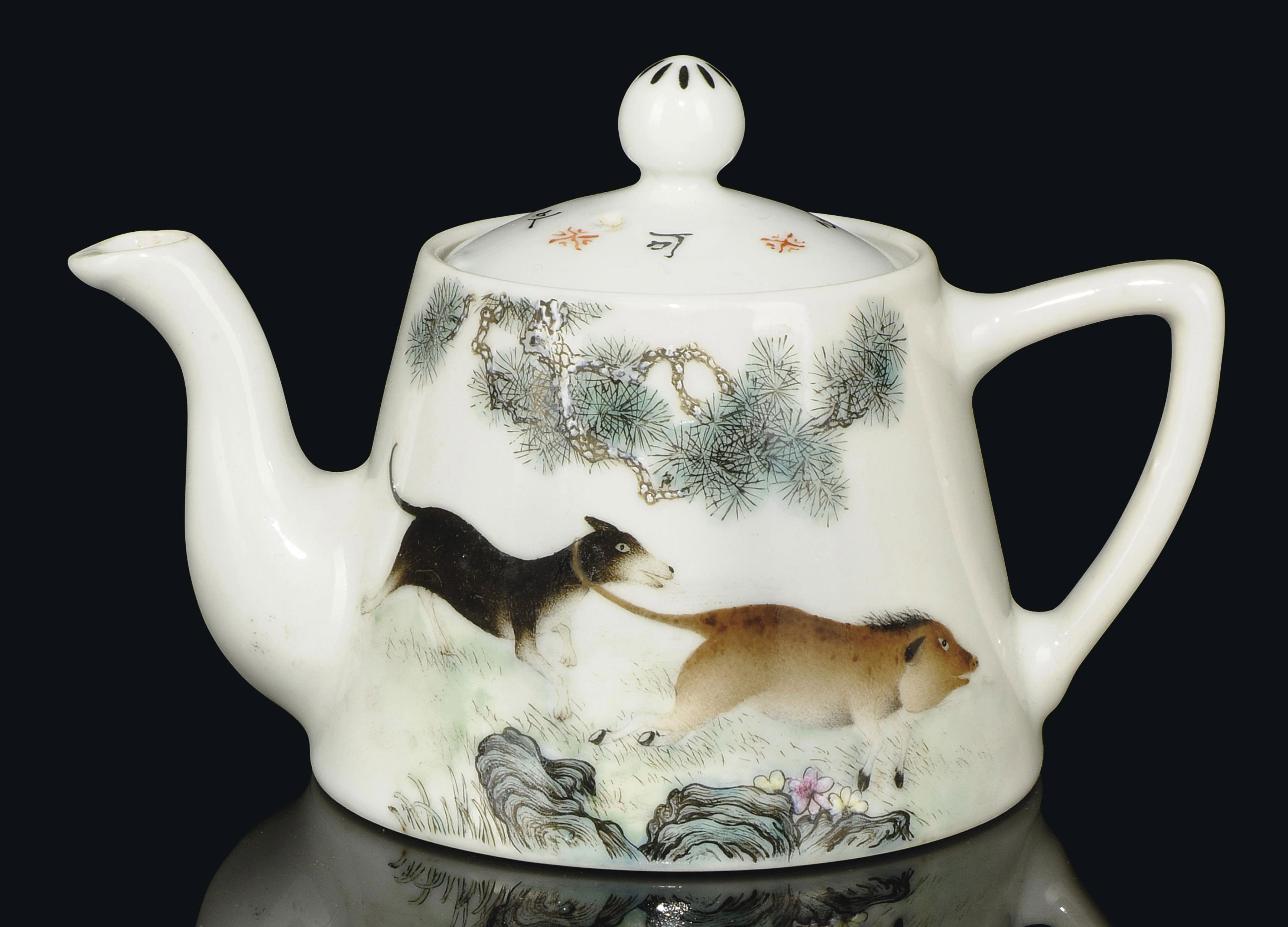 A CHINESE PORCELAIN TEAPOT