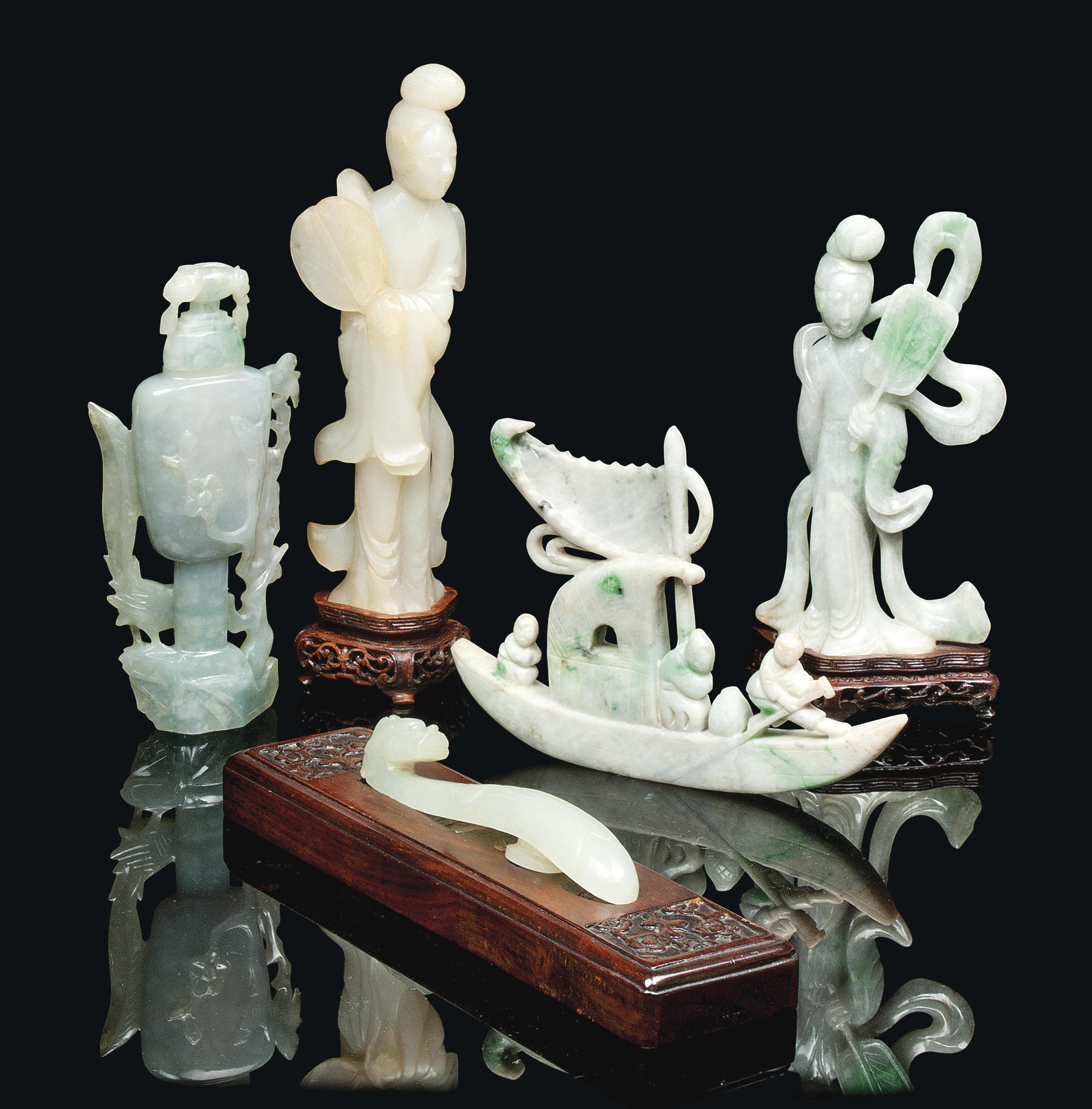 A SELECTION OF CHINESE JADE AND JADEITE CARVINGS , 19TH/20TH CENTURY