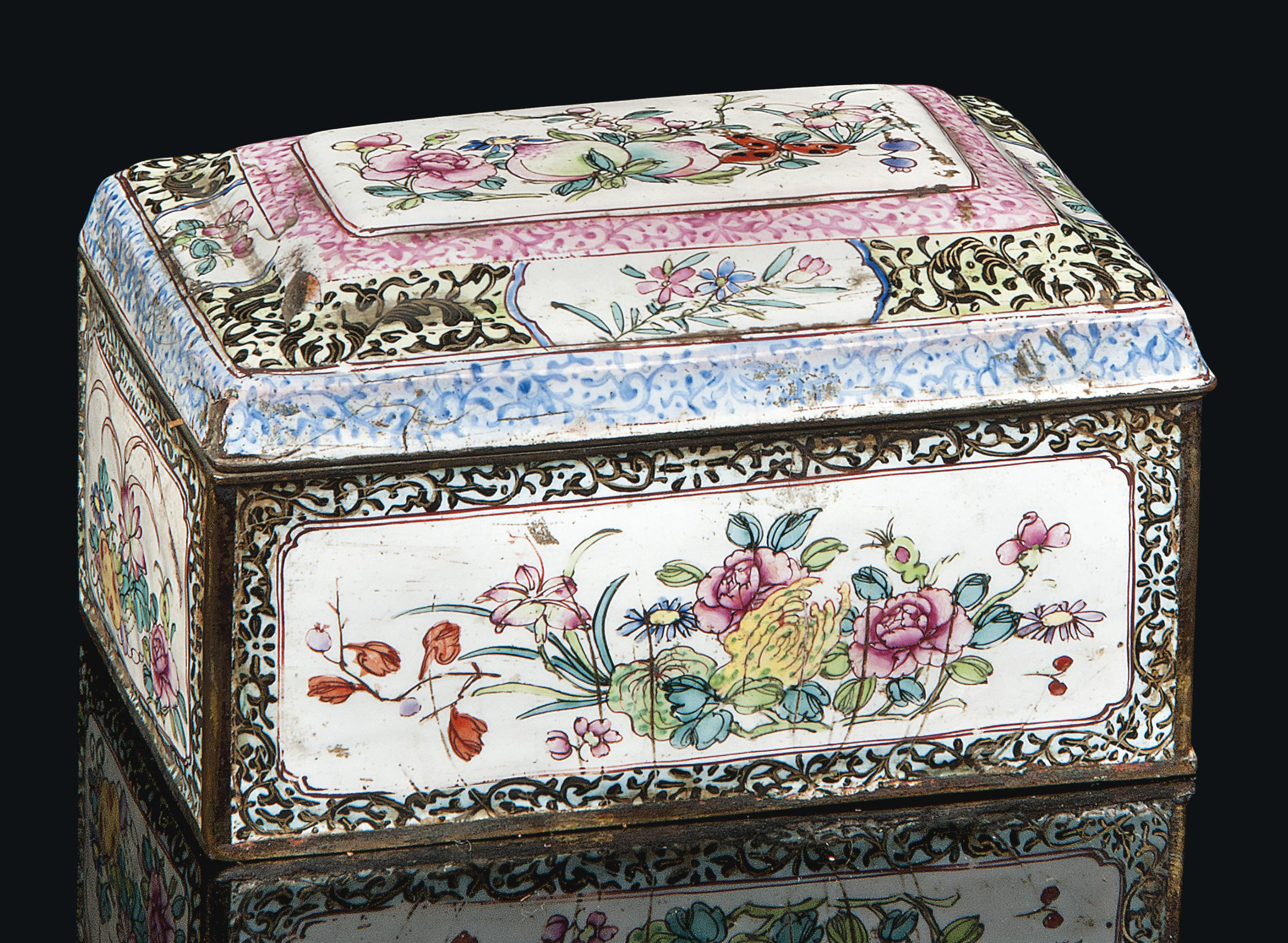 A CHINESE CANTON ENAMEL RECTANGULAR BOX AND COVER , 18TH CENTURY