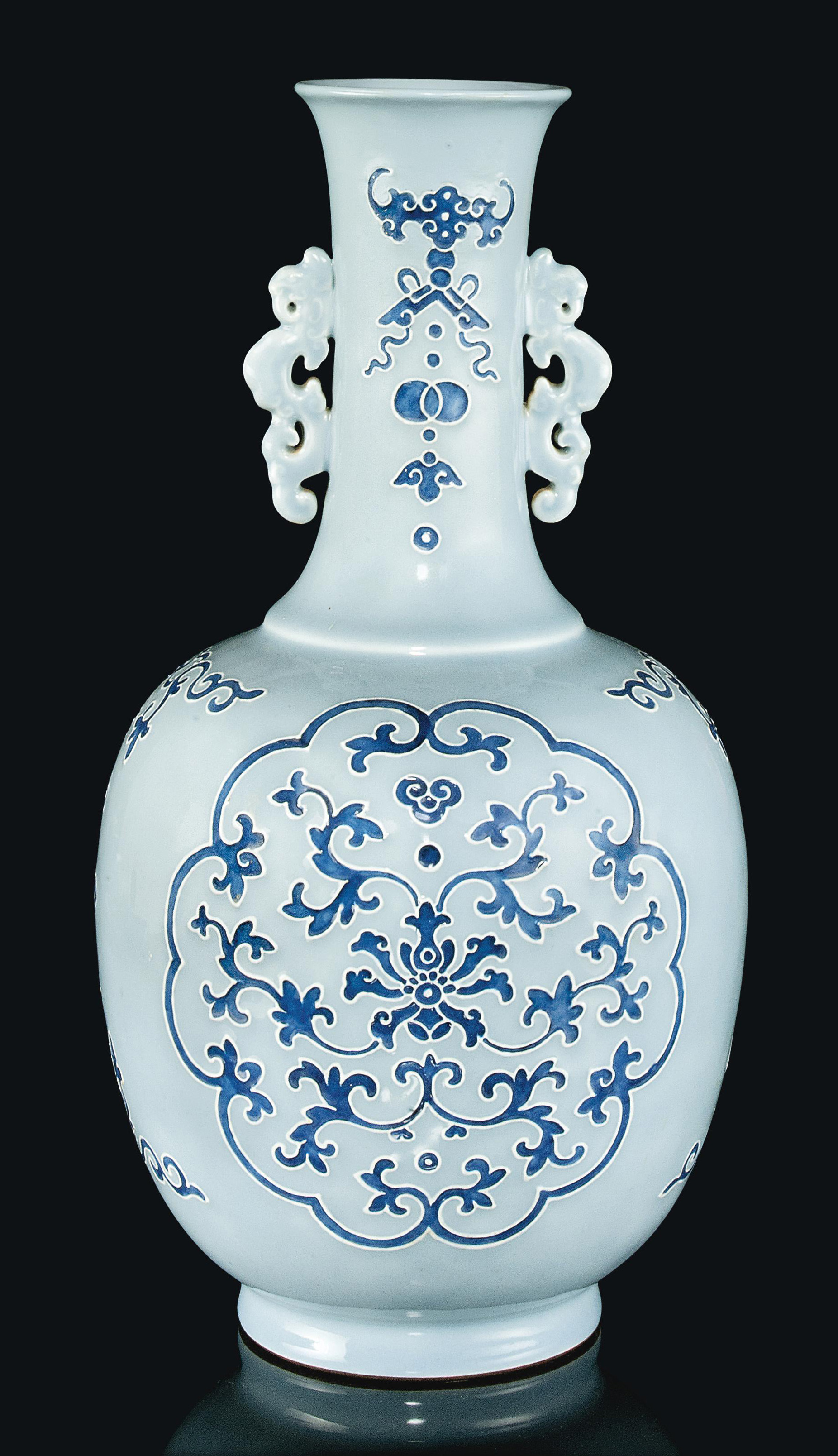 A CHINESE CLAIREDELUNE VASE , QIANLONG UNDERGLAZE BLUE SEAL MARK AND