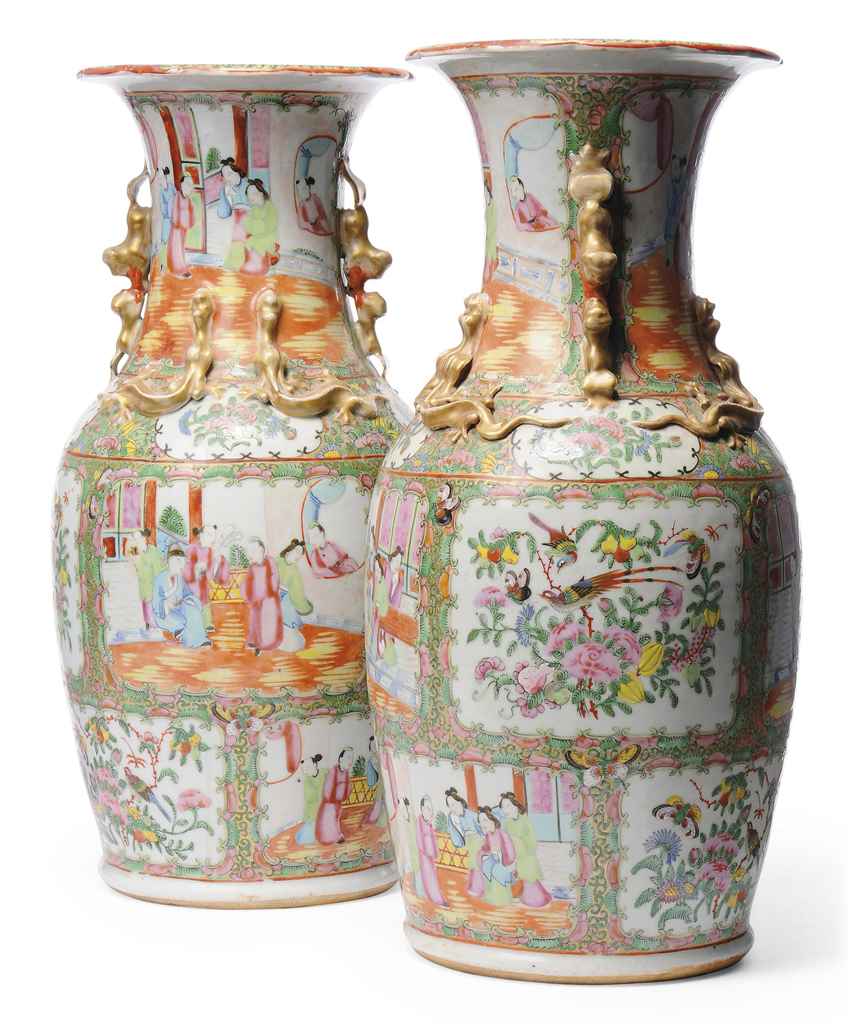 A PAIR OF CHINESE FAMILLE ROSE VASES , 19TH CENTURY Christie's