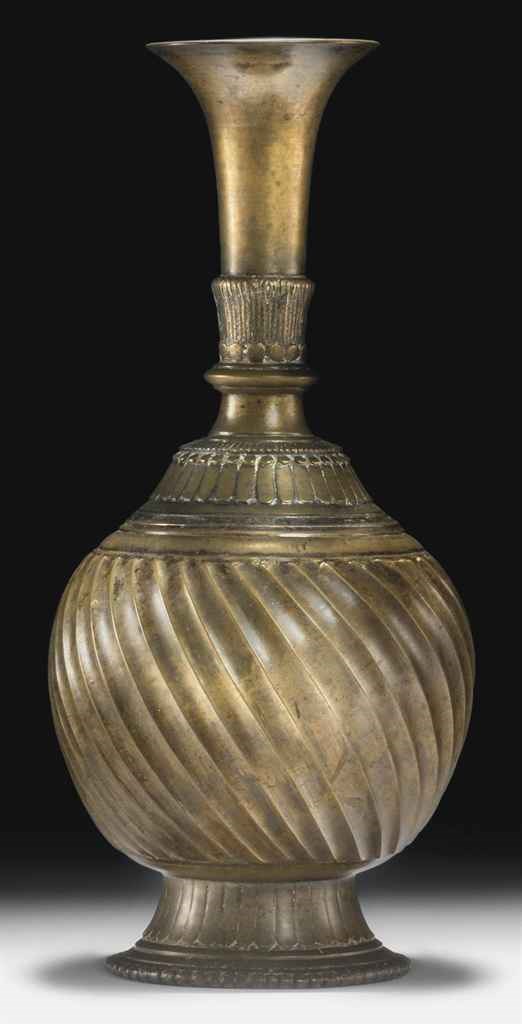 A CAST BRONZE BOTTLE , NORTH INDIA, 16TH/17TH CENTURY Christie's