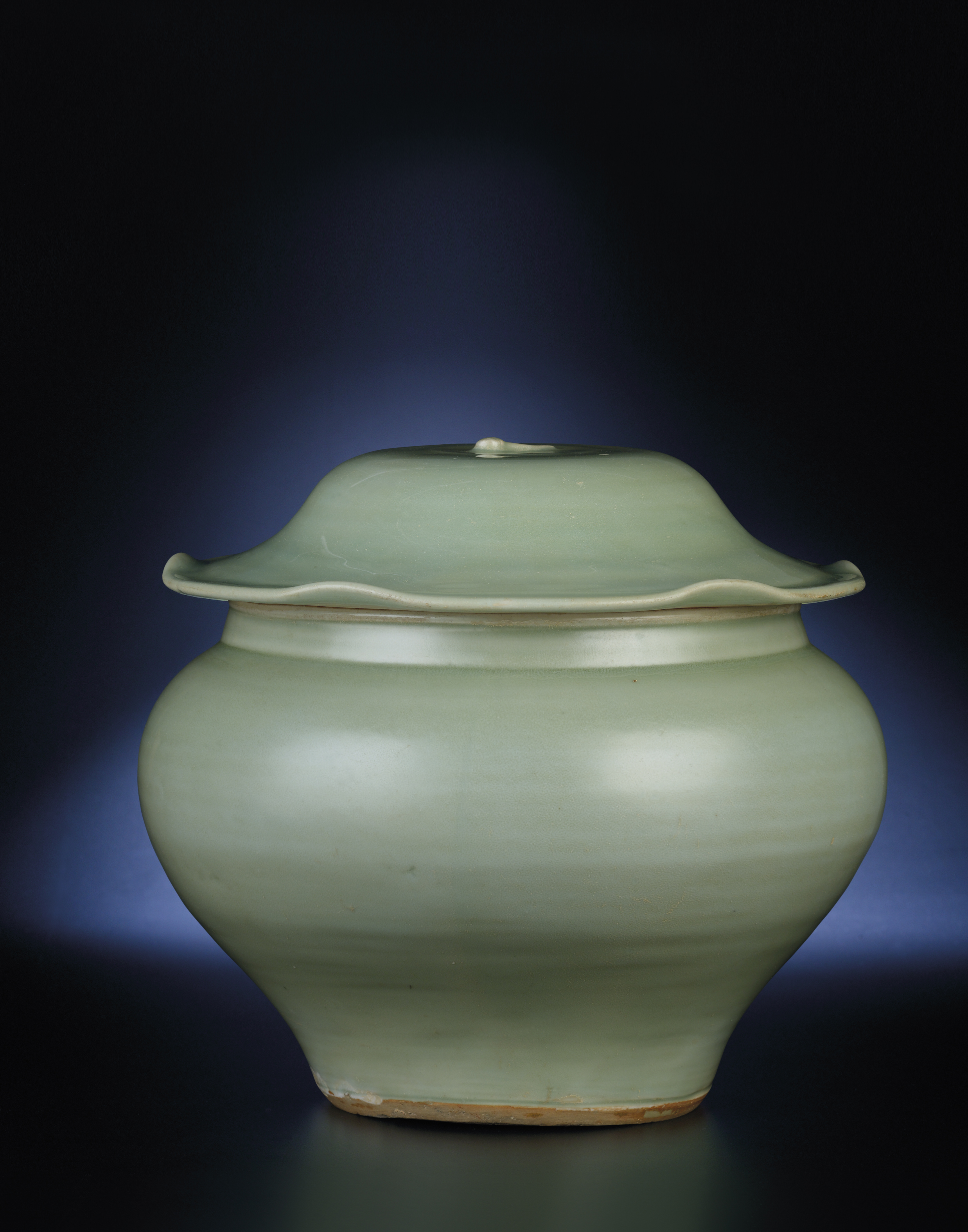 A LARGE LONGQUAN CELADON JAR AND COVER , LATE YUAN/EARLY MING DYNASTY