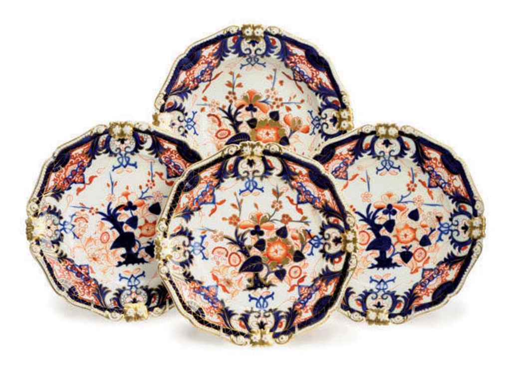 A SET OF TWENTYFOUR ENGLISH PORCELAIN PLATES IN THE 'KINGS' PATTERN