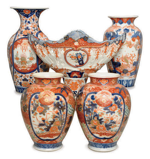 FOUR JAPANESE IMARI PORCELAIN VASES AND A PIERCED FOOTED BASKET, , LATE
