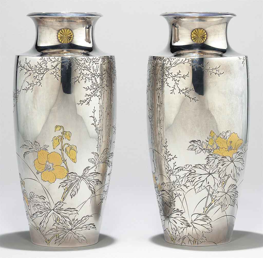 旧家蔵出し品 牛骨細工 草花文様にトンボの浮き彫り文様 薬入れ 印籠