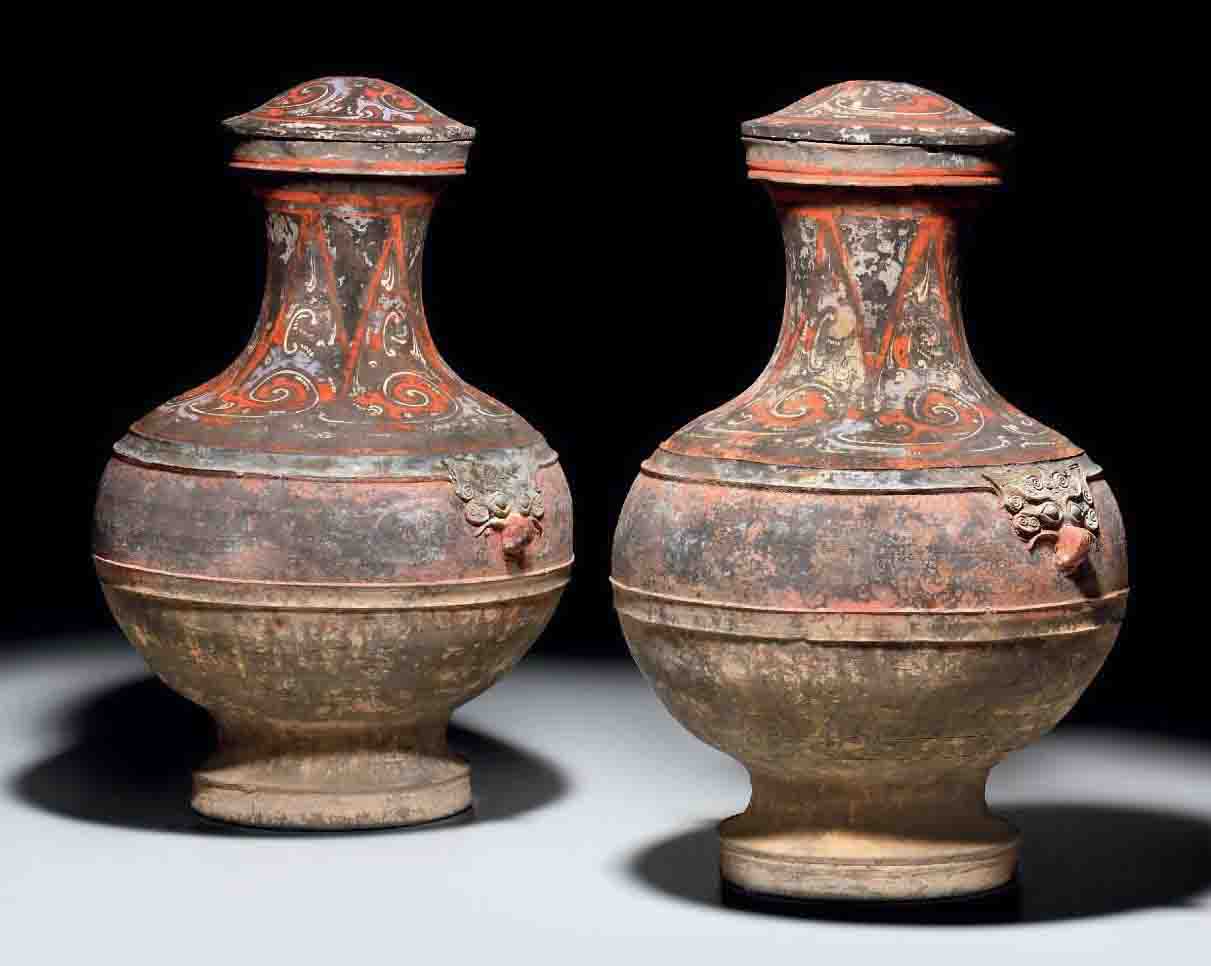 A PAIR OF LARGE PAINTED GREY POTTERY JARS AND COVERS, HU , WESTERN HAN