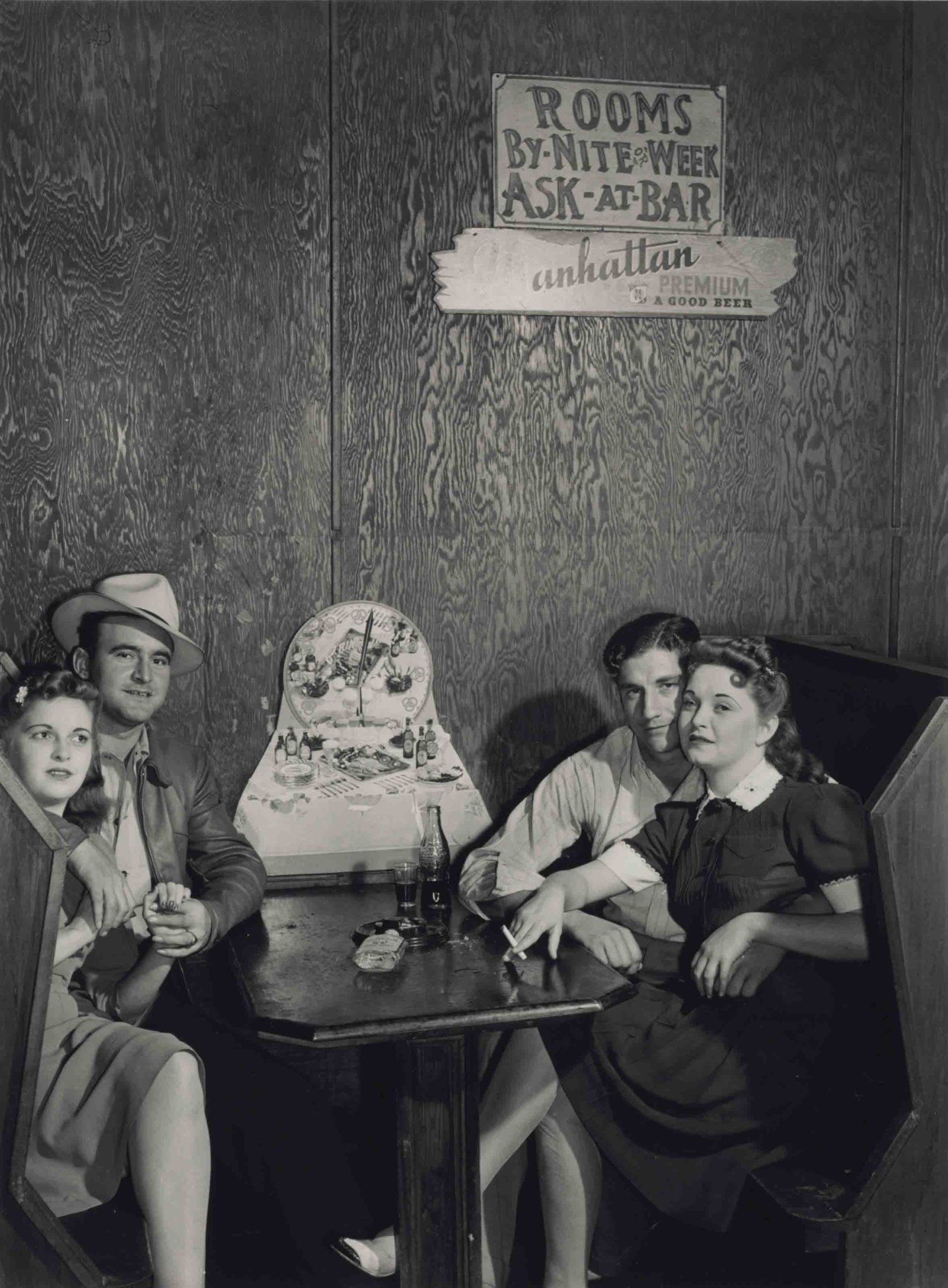 marion-post-wolcott-1910-1990-two-young-couples-in-a-juke-joint