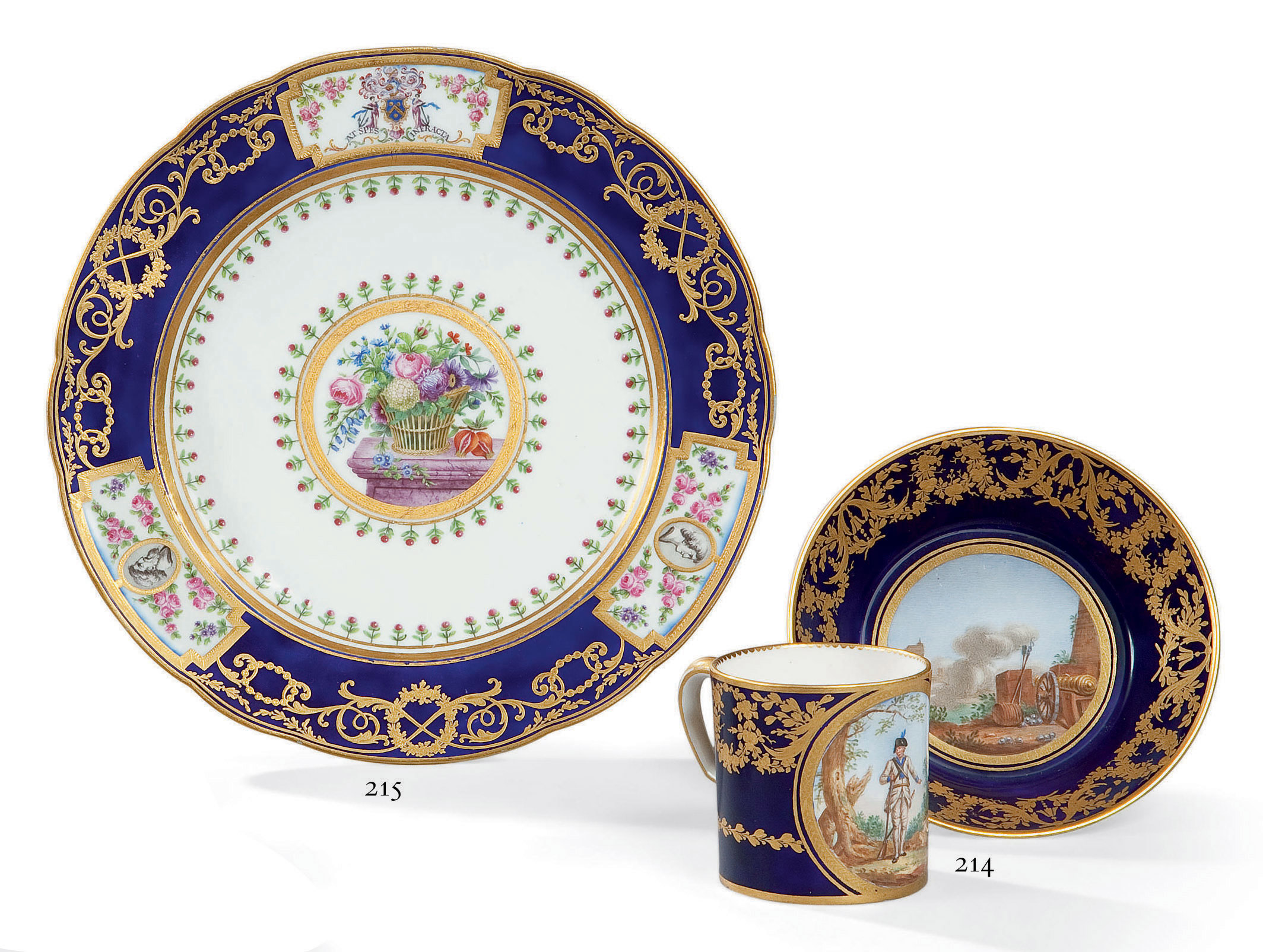 ASSIETTE EN PORCELAINE DE SEVRES DU XVIIIEME SIECLE , MARQUE EN OR AUX